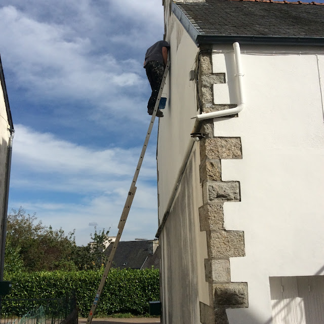 Renovation project - painting the exterior of a house, Huelgoat, France