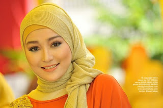 Foto Cewek Cantik Anggun Berjilbab Terbaru