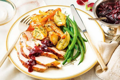  Barbecued turkey breast with cherry-cranberry sauce