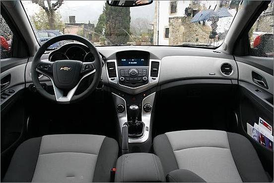 Compare the New Chevrolet Cruze specs, options, incentives and prices.