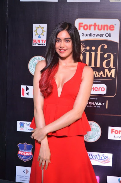 adah sharma cleavage in red dress at IIFA utsavam 2017