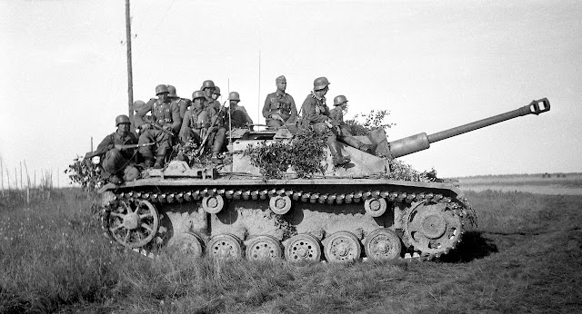 StuG III Ausf G Russia winter 1944 1:72 assault gun tank easy model finished 