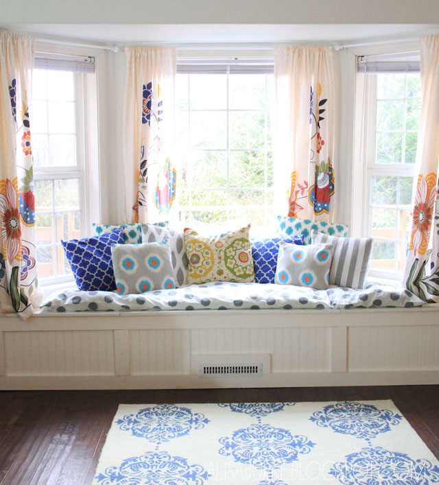 alisaburke: DIY window seat