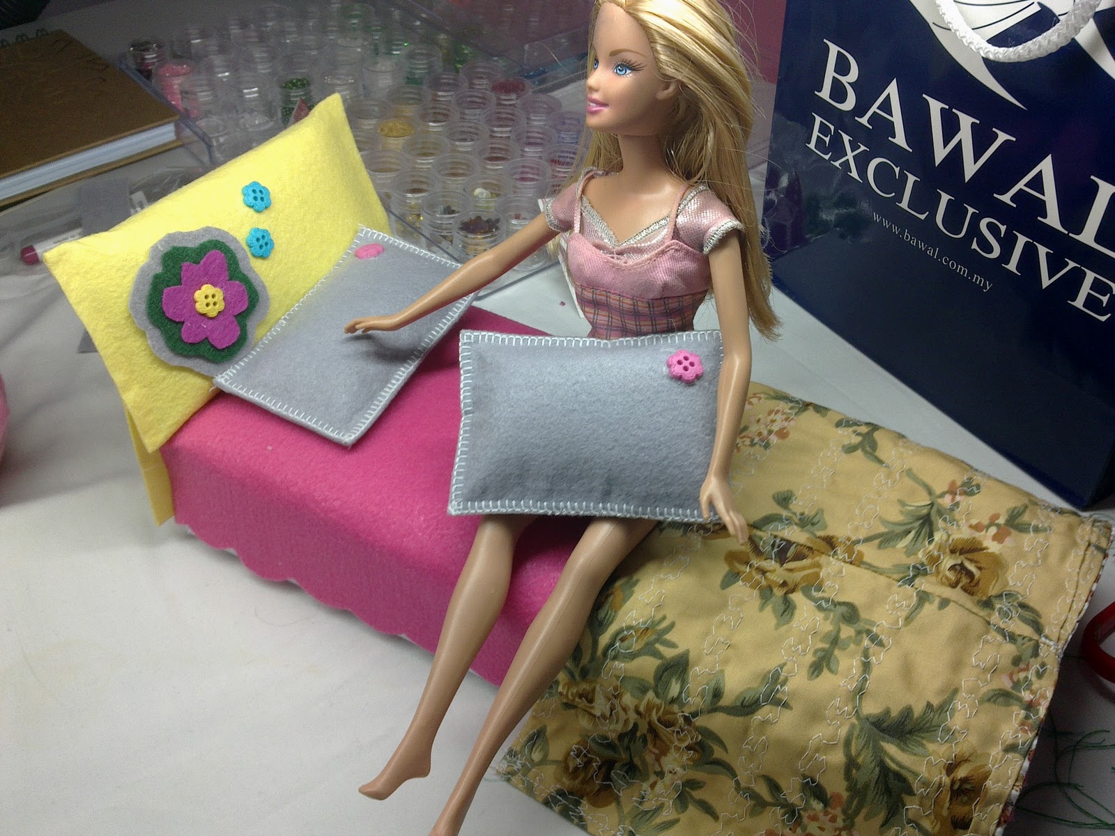 Aida Alya: Another Felt Craft - Barbie Bed