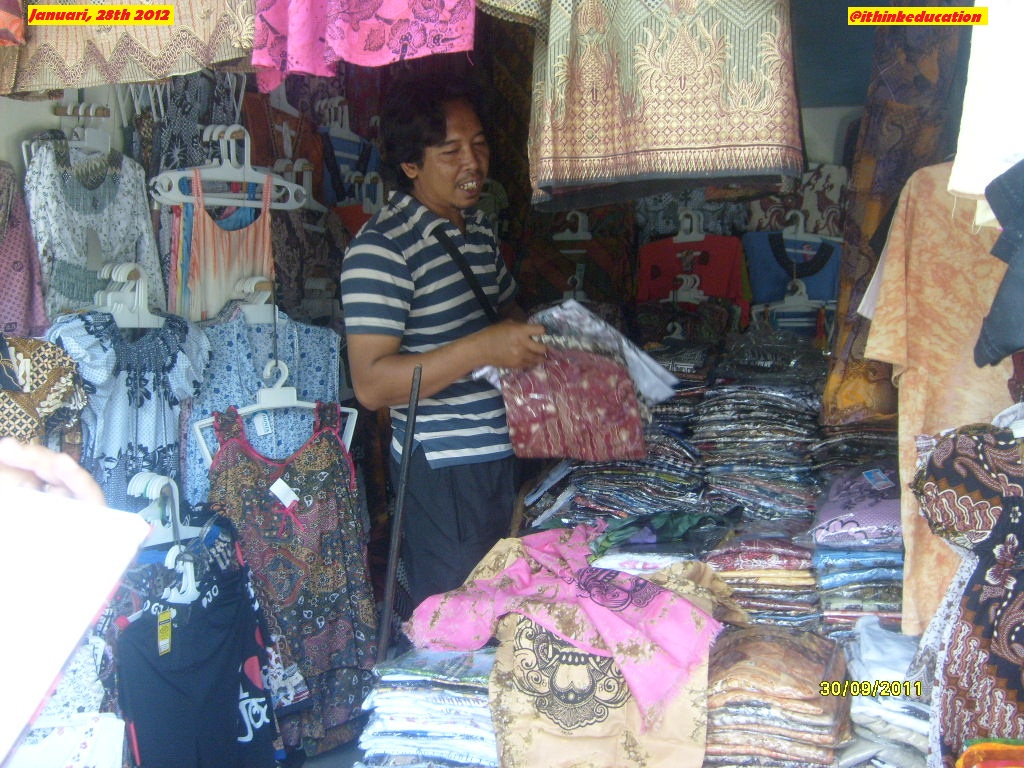 Contoh Makalah: Laporan Kelompok Ekonomi Outdoor Learning 