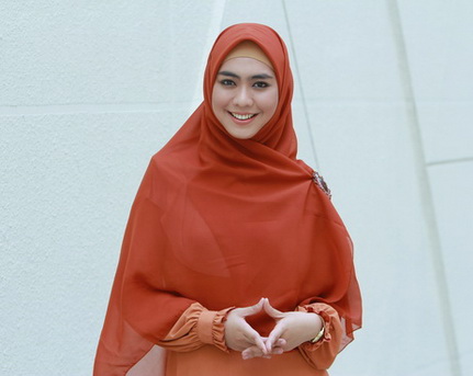 Hijab Modern Ala Oki setiana dewi