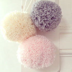 ByHaafner, pompons, yarn, pastel colours, pink, grey, offwhite