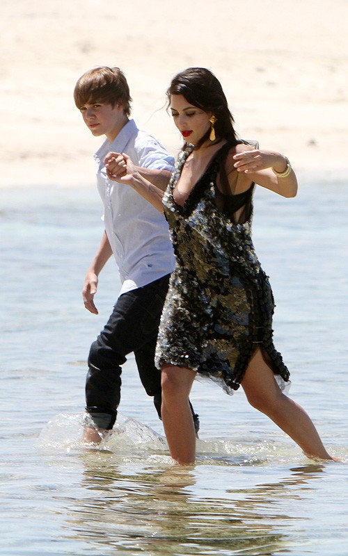 Kim Kardashian Beach Photos Shoot with Justin Bieber