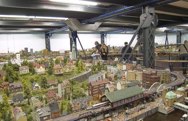 biggest model train set