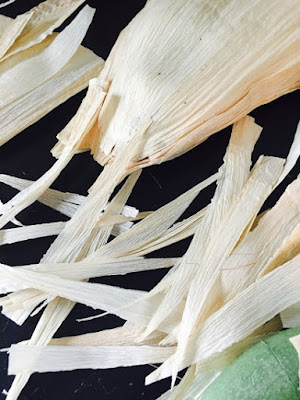 Corn husk wreath tutorial, The Style Sisters