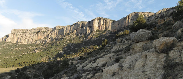 SERRA DEL MONTSANT LA MORERA DEL MONTSANT - GRAU DE LA GRALLERA - CLOT DEL CIRÉ - GRAU DE SALFORES - CARTOIXA D'ESCALADEI - LA MORERA DEL MONTSANT