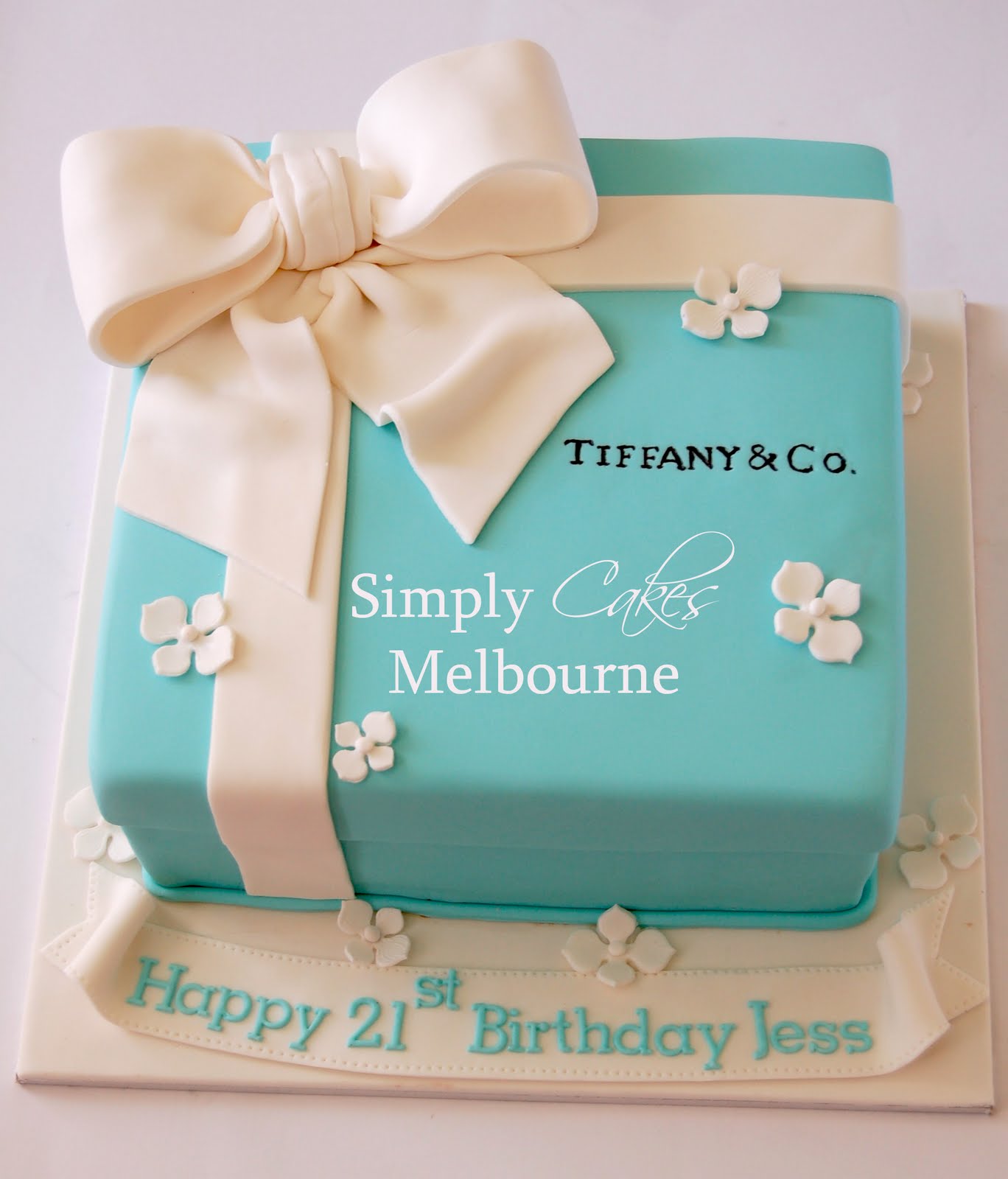Simply Cakes Melbourne Tiffany Box Cake and cupcakes