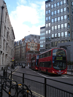 Автобусы на улицах Лондона