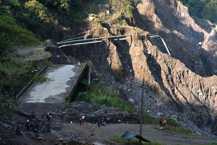 Erosão do rio Coca pela má planificação chinesa da barragem Coca Codo Sinclair