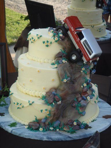 rednecks wedding cakes didn't you No way'Cause these fella's know how