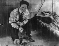 Hasil gambar untuk Keajaiban Harry Houdini