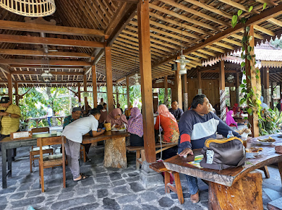 Menikmati Kuliner Khas Desa Sambil Berwisata Outbond di Bali Ndeso Kampung Flory Sleman