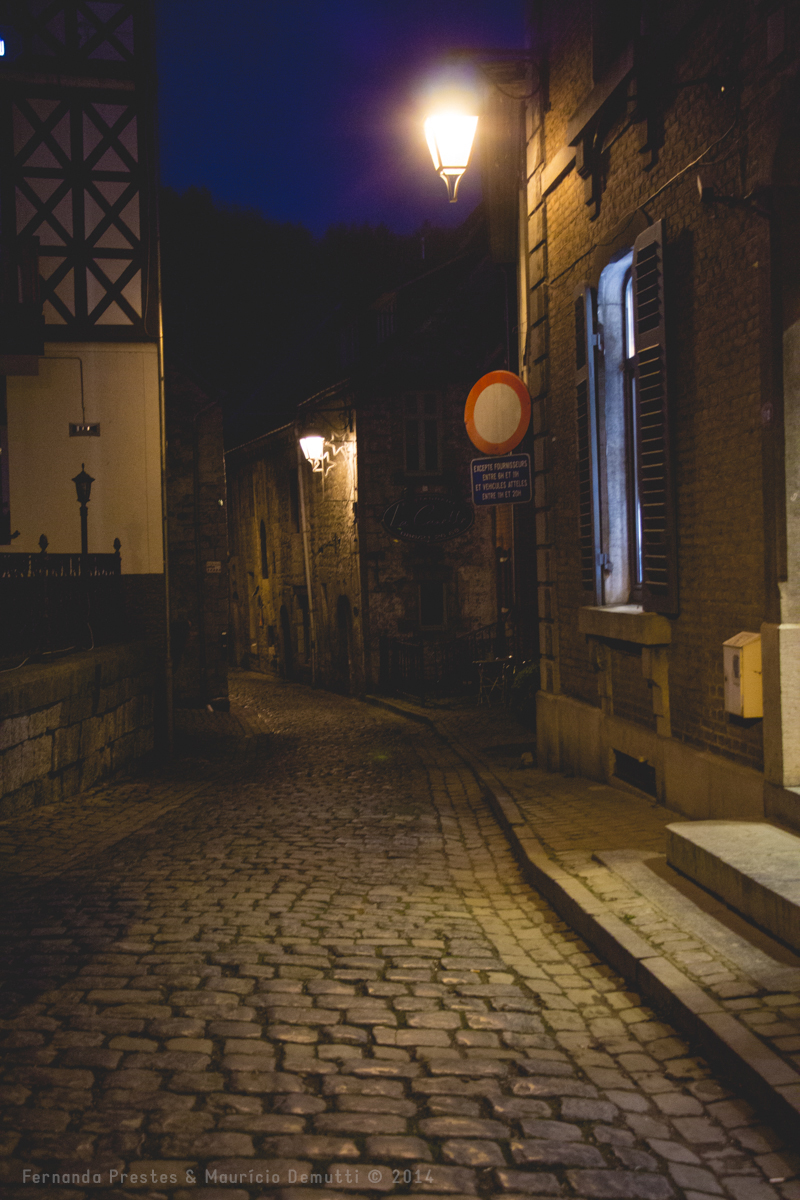 foto noturna de uma rua de Durbuy