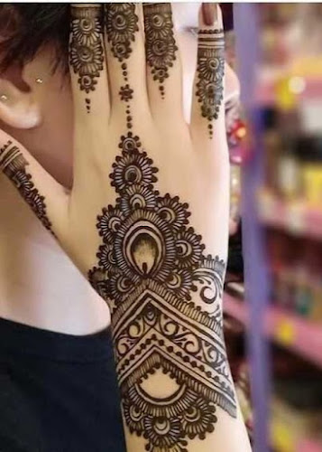 Simple Mehndi Designs for back