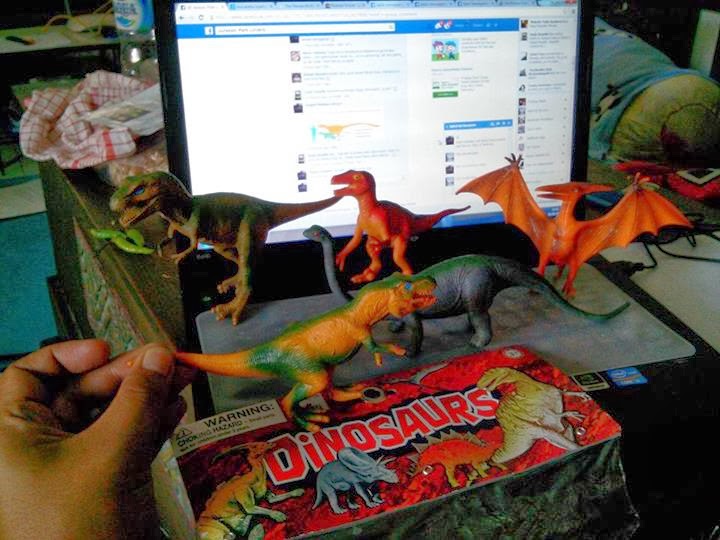 Figurine Dinosaurus produksi Cina