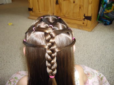 Fashion Dresses 2011   Girls on Little Girls Simple Cilps Hairstyles Fashion Hair Styles Wallpapers 5