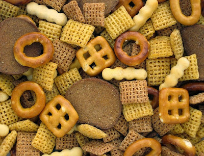 Make your own snack mix to earn the Brownie Hiker badge