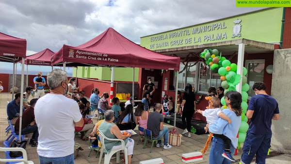 El alumnado de la primera promoción de la Escuela Infantil Municipal celebra el acto de fin de curso