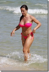 Nicole Bahls Showing Off Bikini Body Rio 0GmCxtl6-2Pl