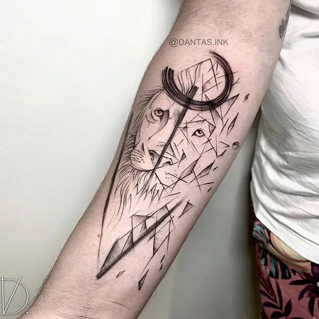 imagen de un tatuaje de león para mujer en el antebrazo