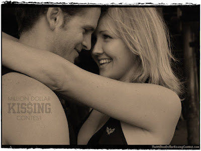 kissing wallpaper. lovers kissing wallpapers.