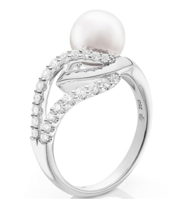 18k White Gold Diamond Pearl Ring by Mikimoto