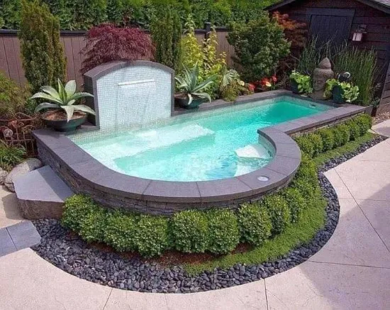foto kolam renang minimalis di belakang rumah