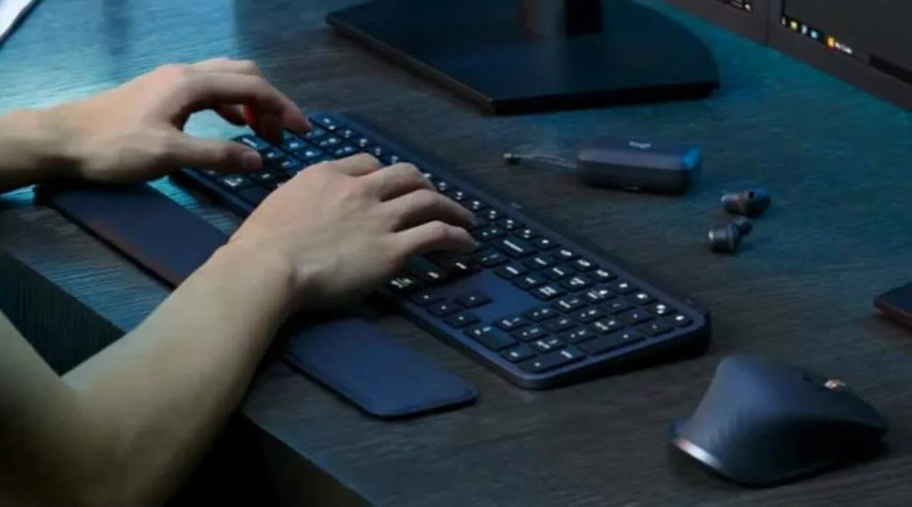Logitech Launches MX Keys S Keyboard and Mouse Combo Check Price Features and Availability