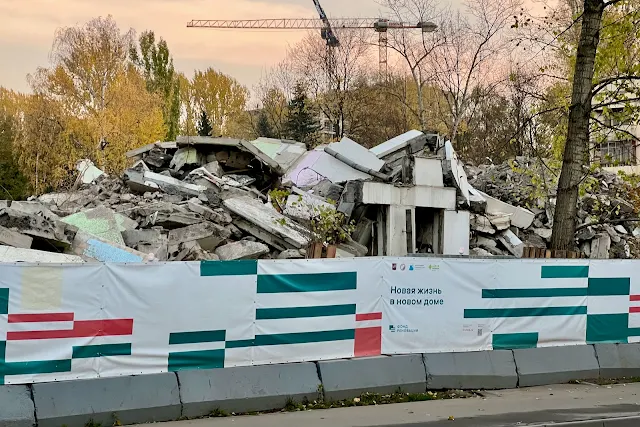улица Яблочкова, жилые дома в процессе сноса