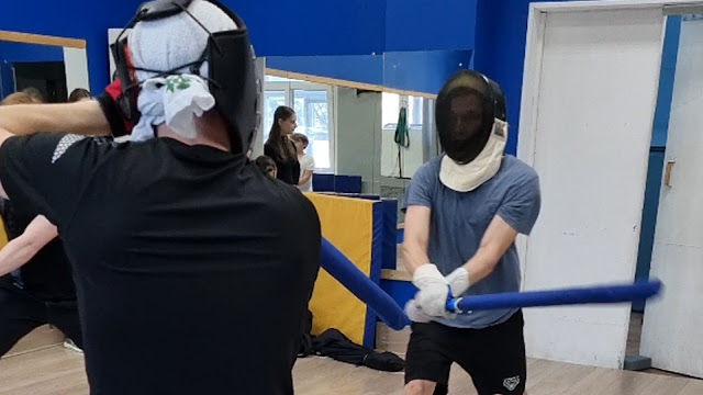 Спарринг на длинных полуторных японских мечах чанбара катана в школе кендзюцу Katana Club