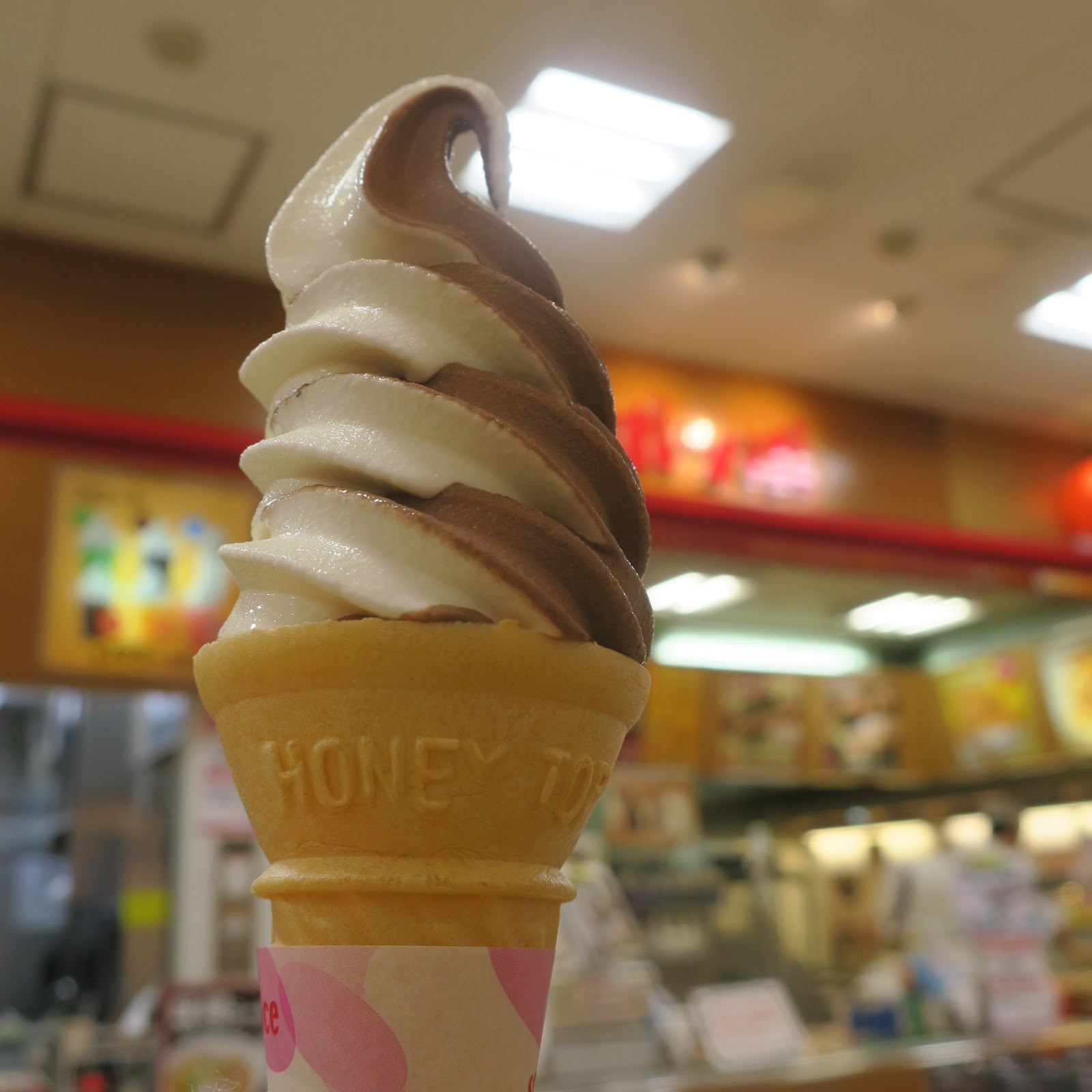 【ポッポ 大井町店／東京都：大井町】チョコミックスソフトクリーム：150円