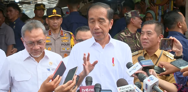 Jokowi Sebut Harga Bahan Pokok di Pasar Baru Karawang Baik   