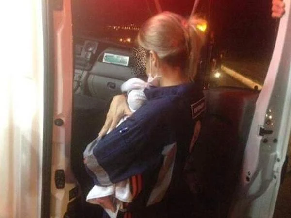 Criança escapa ileso de acidente com ambulância de Russas