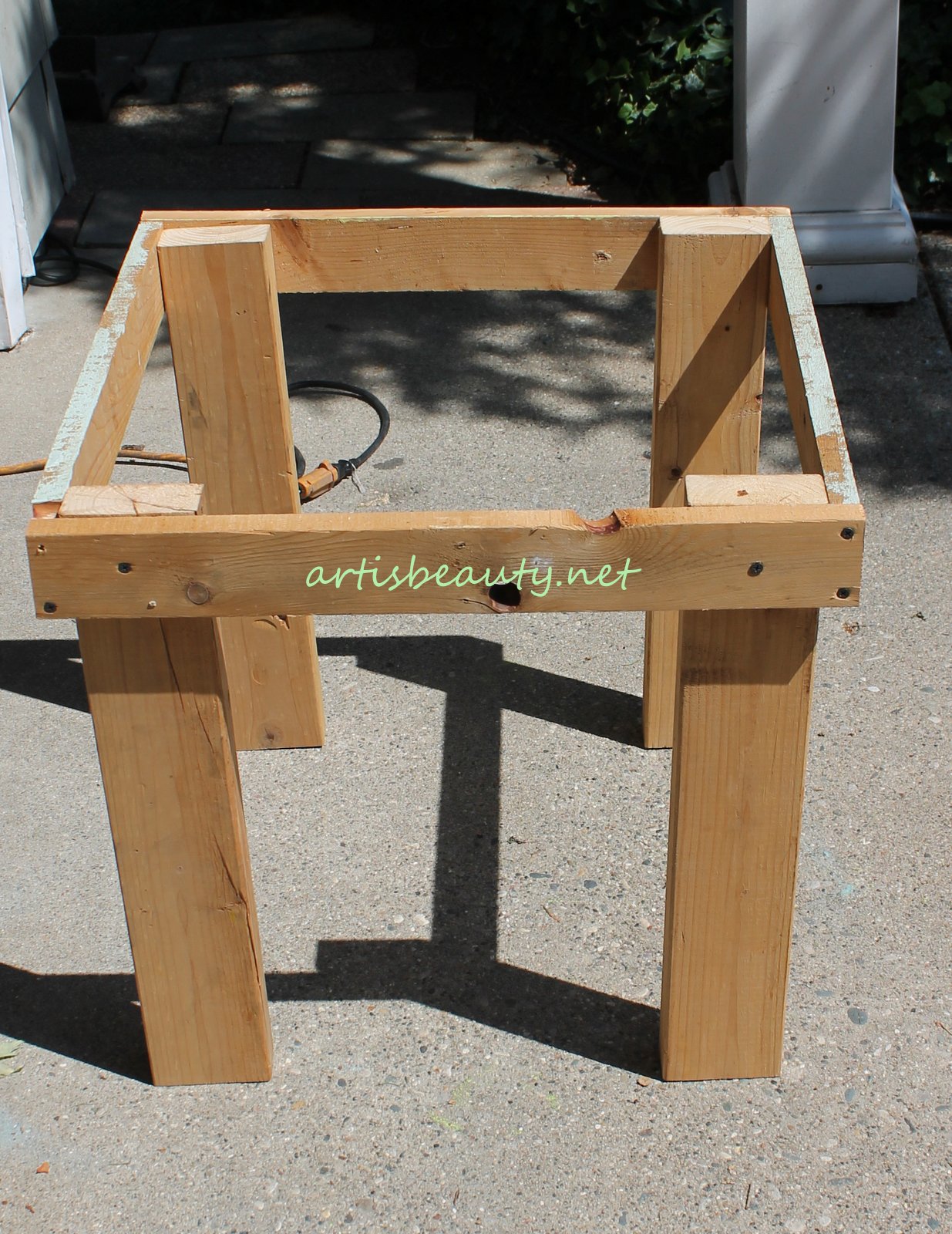 ART IS BEAUTY: How to Build your own Pallet end table with ...