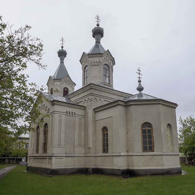 Никольская церковь в молдавском селе Ширеуць