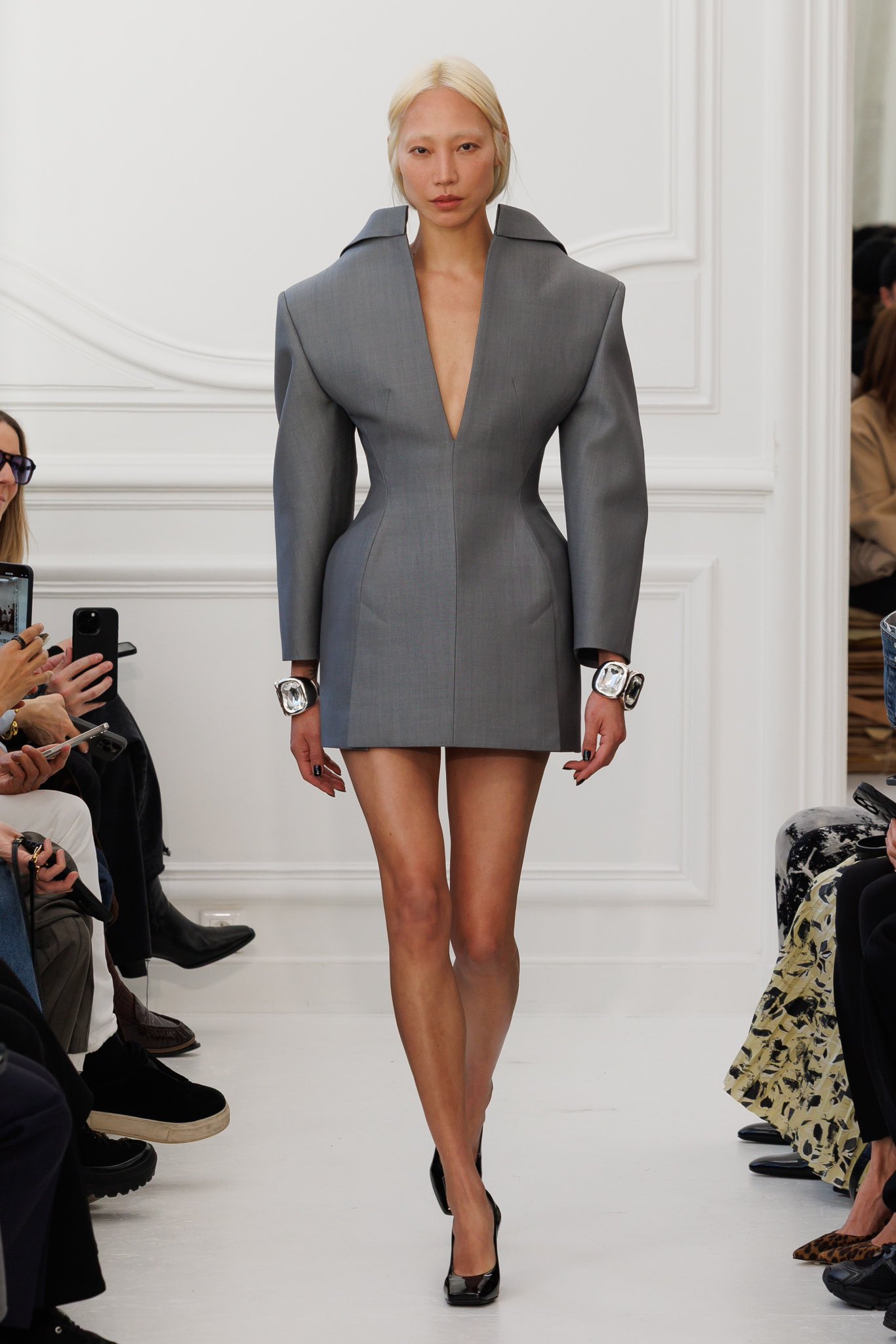 So, Sarah Burton's Fall/Winter '25 collection for women is all about tailoring.  She's taking those sharp, masculine cuts and blending them with super feminine silhouettes. Taking that classic style and putting a fresh spin on it from a totally feminine perspective.  It's all about owning that strength, but with a touch of elegance.