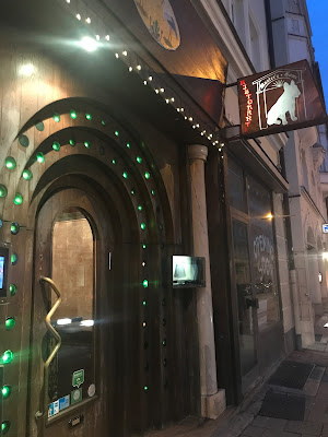 photo of the entrance from the masters home restaurant and bar in Munich