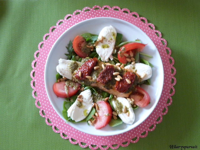 Saumon en croute de pesto sur salade italienne