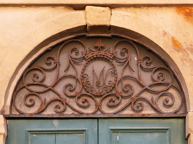 Detail of a front door on Scali delle Ancore, Livorno