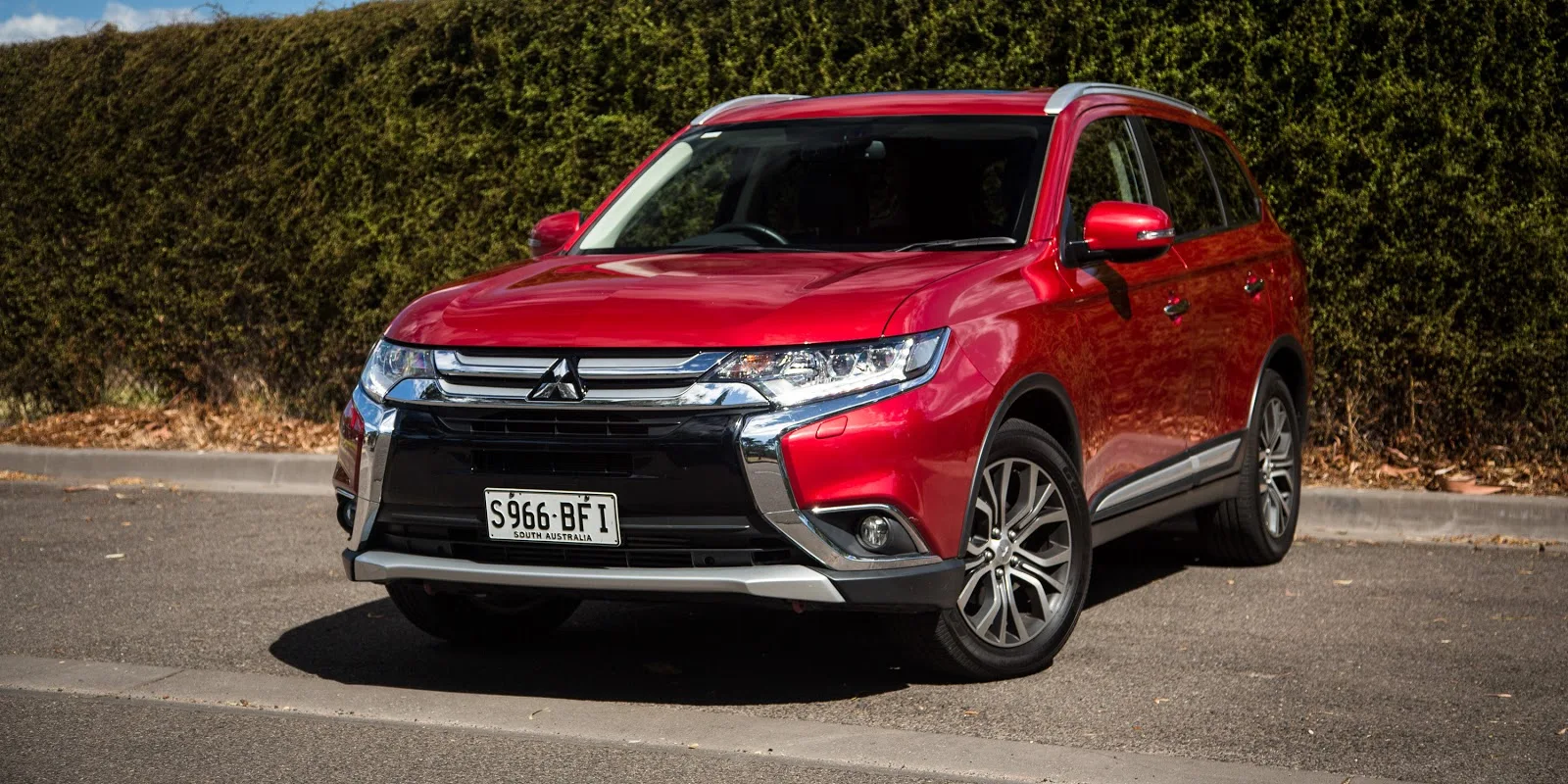 Đánh giá xe Mitsubishi Outlander 2016