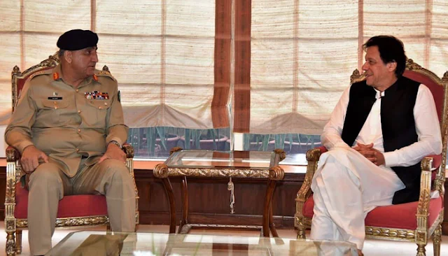 Image Attribute: Pakistan Army's Chief of Army Staff (COAS) General Qamar Javed Bajwa visits meets newly-elected Prime Minister of Pakistan Imran Khan at latter's office on August 27, 2018, / Source: INP