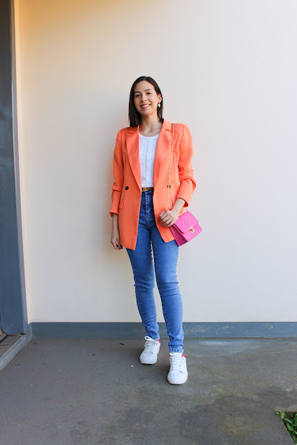 Look elegante e colorido: Branco, laranja, rosa e azul!