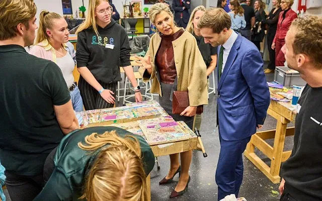 Queen Maxima all outfit by Natan, camel beige jacket, coat, grey skirt, burgundy leather top