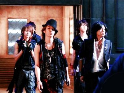 KAT-TUN