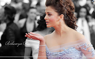 Aish Sending Flying Kisses To Her Fans